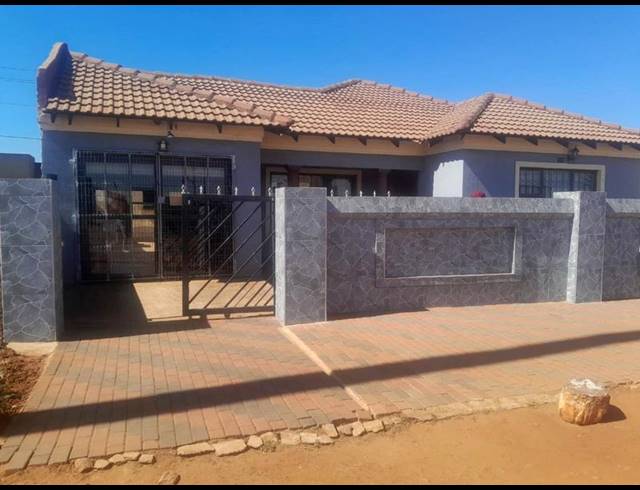2 BEDROOM HOUSE FOR SALE IN ZONKEZIZWE
